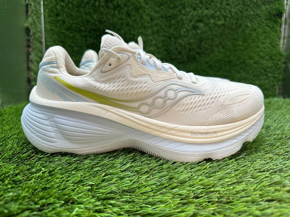 Saucony Hurricane 26 S101106-1022 Athletic Sneaker Women's 9 White Mesh Running